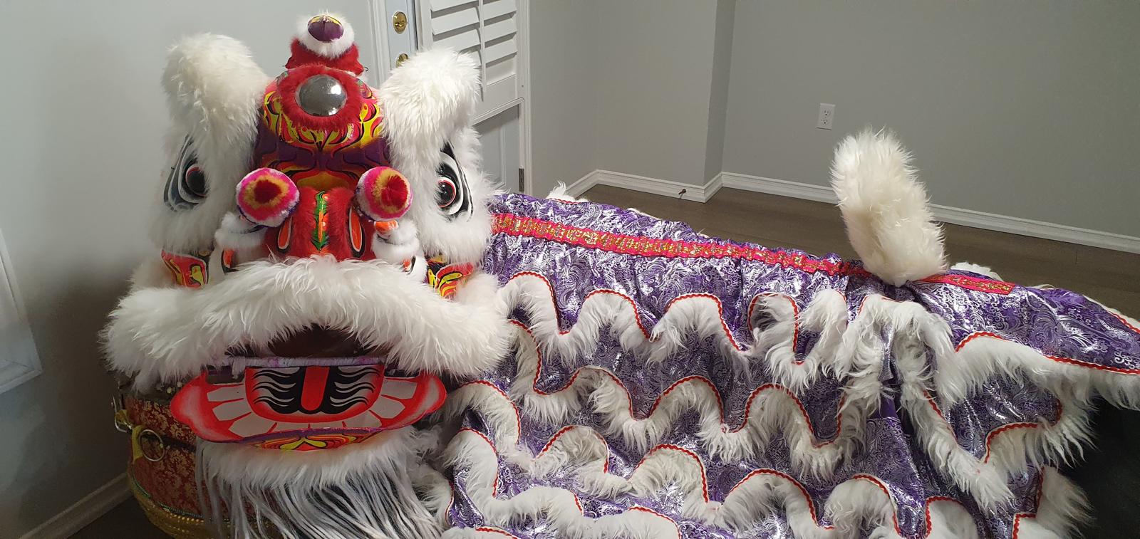 lion picture G White/Purple